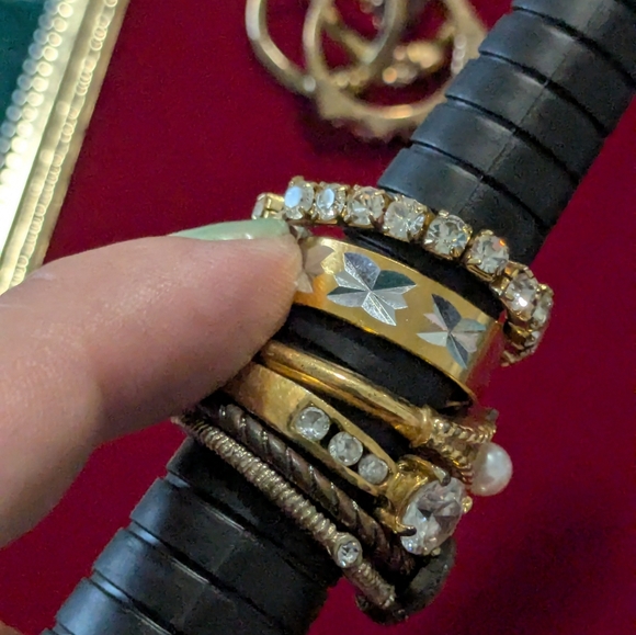 Gold Ring Lot - Picture 8 of 16